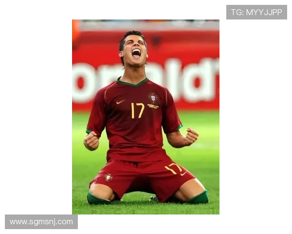 追随足球巨星C罗的足迹探索明星背后的真实故事与梦想 追随足球巨星C罗的足迹探索明星背后的真实故事与梦想