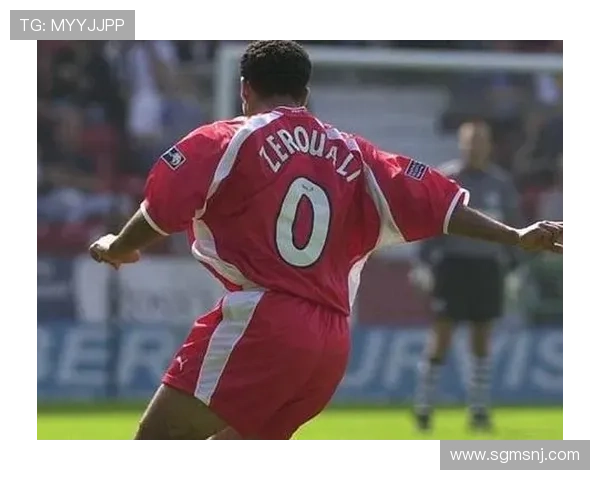 12号球衣背后的传奇故事与足球明星的辉煌历程 12号球衣背后的传奇故事与足球明星的辉煌历程